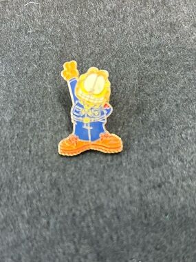 Garfield Enamel Cub Scout Gold Tone Tack Lapel Pin  - Yellow & Blue